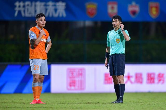 规则-500次出战进球被吹 郜林里程碑之战变里程悲