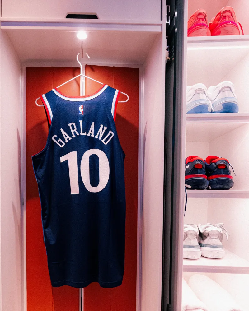 百家乐app下载官方网站-主场首秀来了!快船社媒晒加兰10号球衣的特写照片