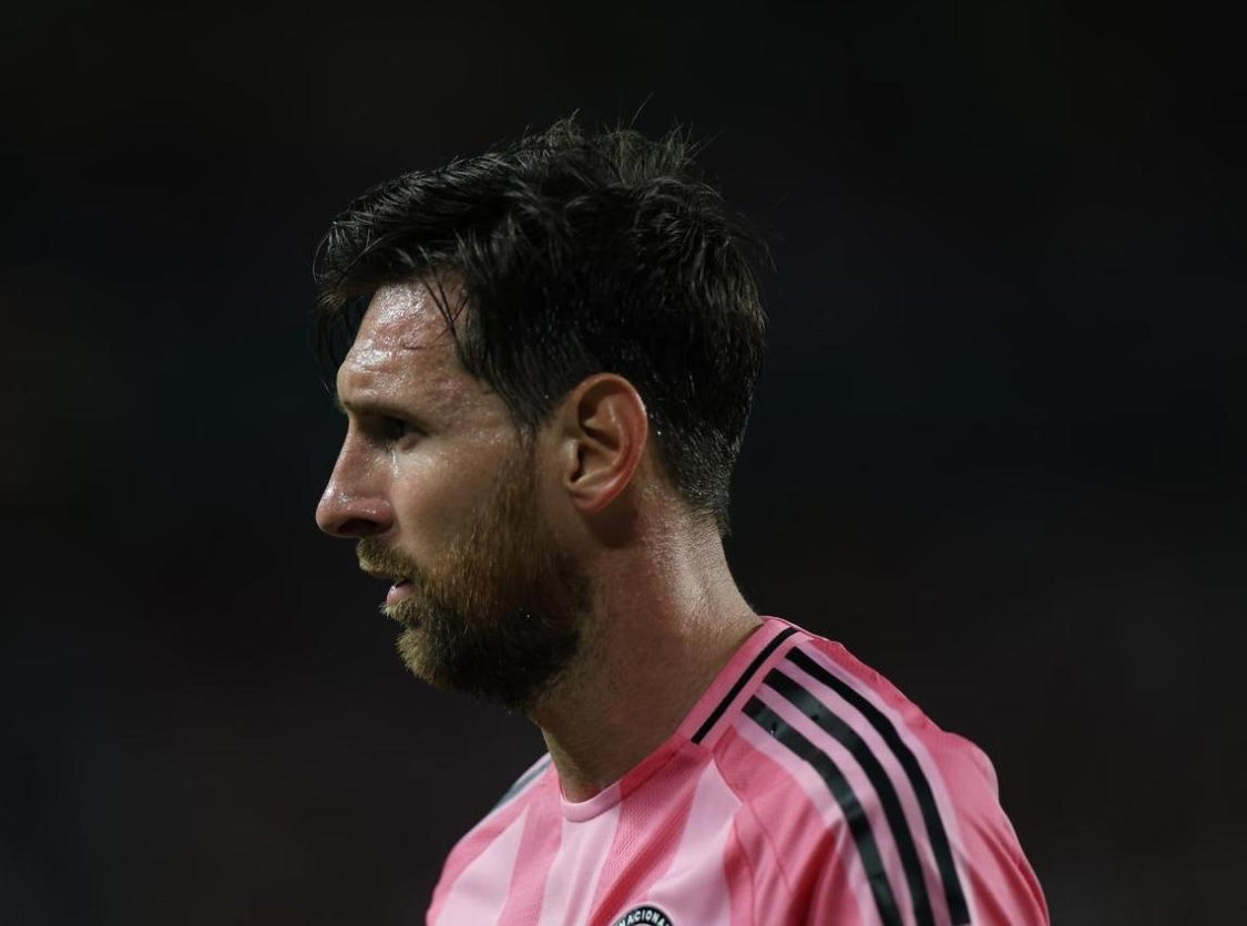 玩法-领袖!梅西让德保罗别抱怨队友!还示意保安别拦球迷!